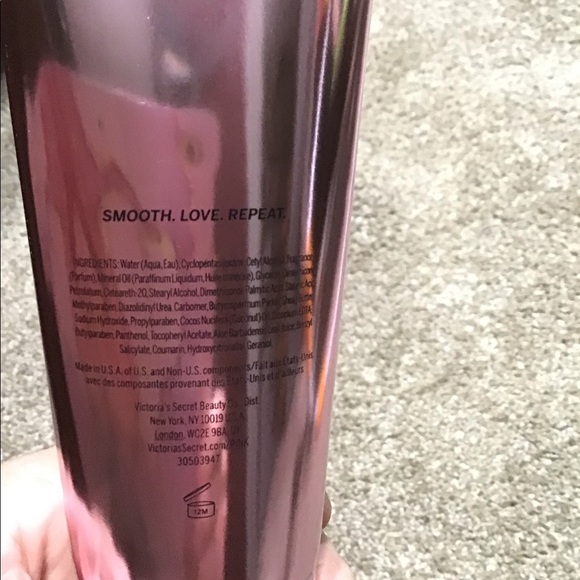🆕LAST ONE-PINK VS 24K coconut scented lotion - Picture 3 of 3